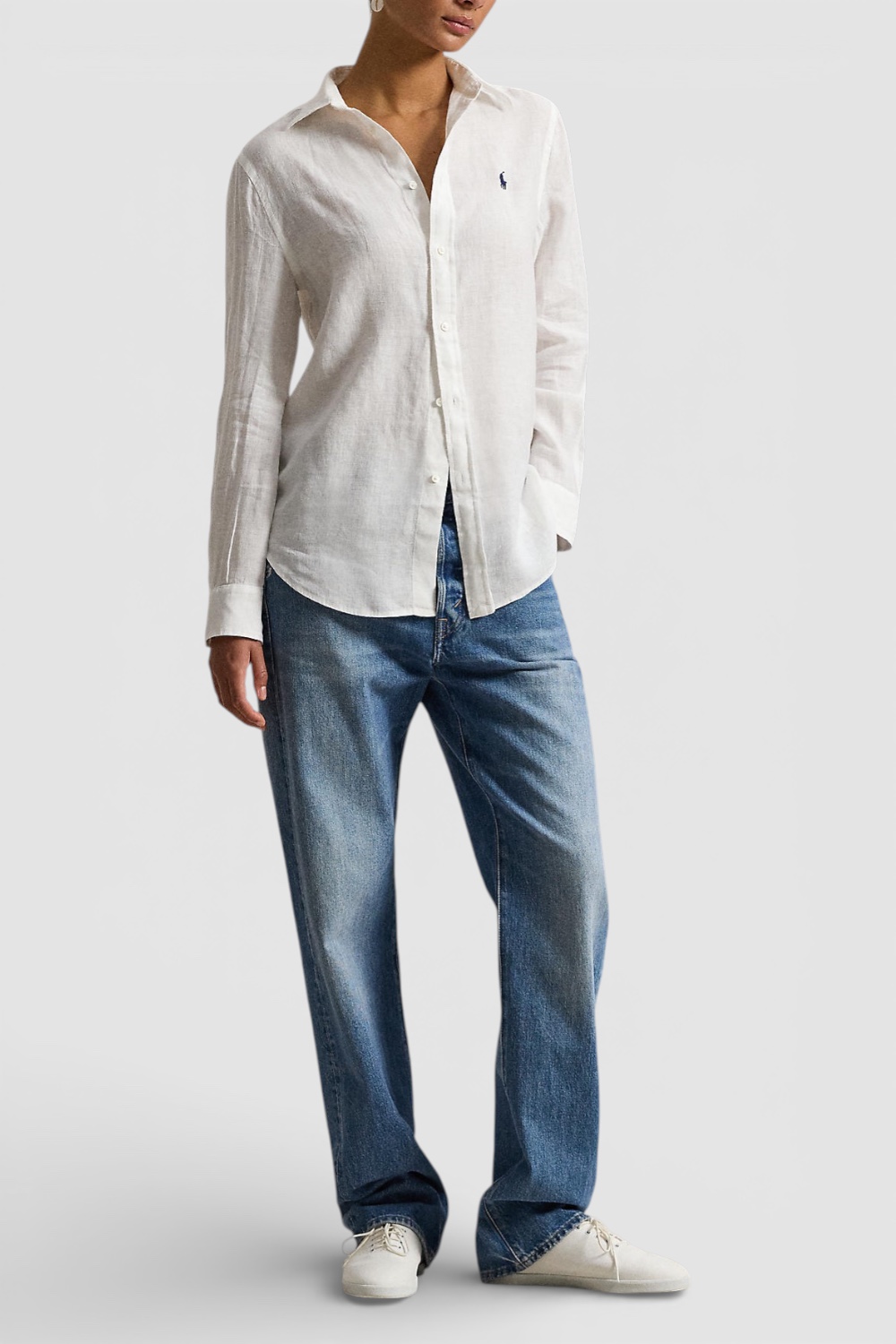 תמונת כל הלוק של חולצה מכופתרת